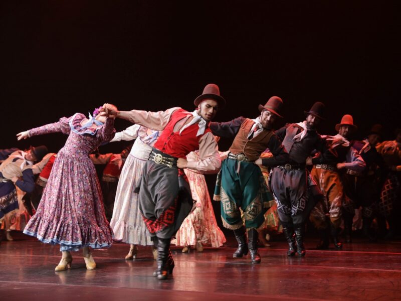 Un Cacho de Cultura: La universalización de nuestras danzas a través del ballet folclórico