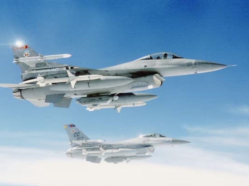 “No voy ni en tren, tampoco en avión”: El extraño caso de los F-16